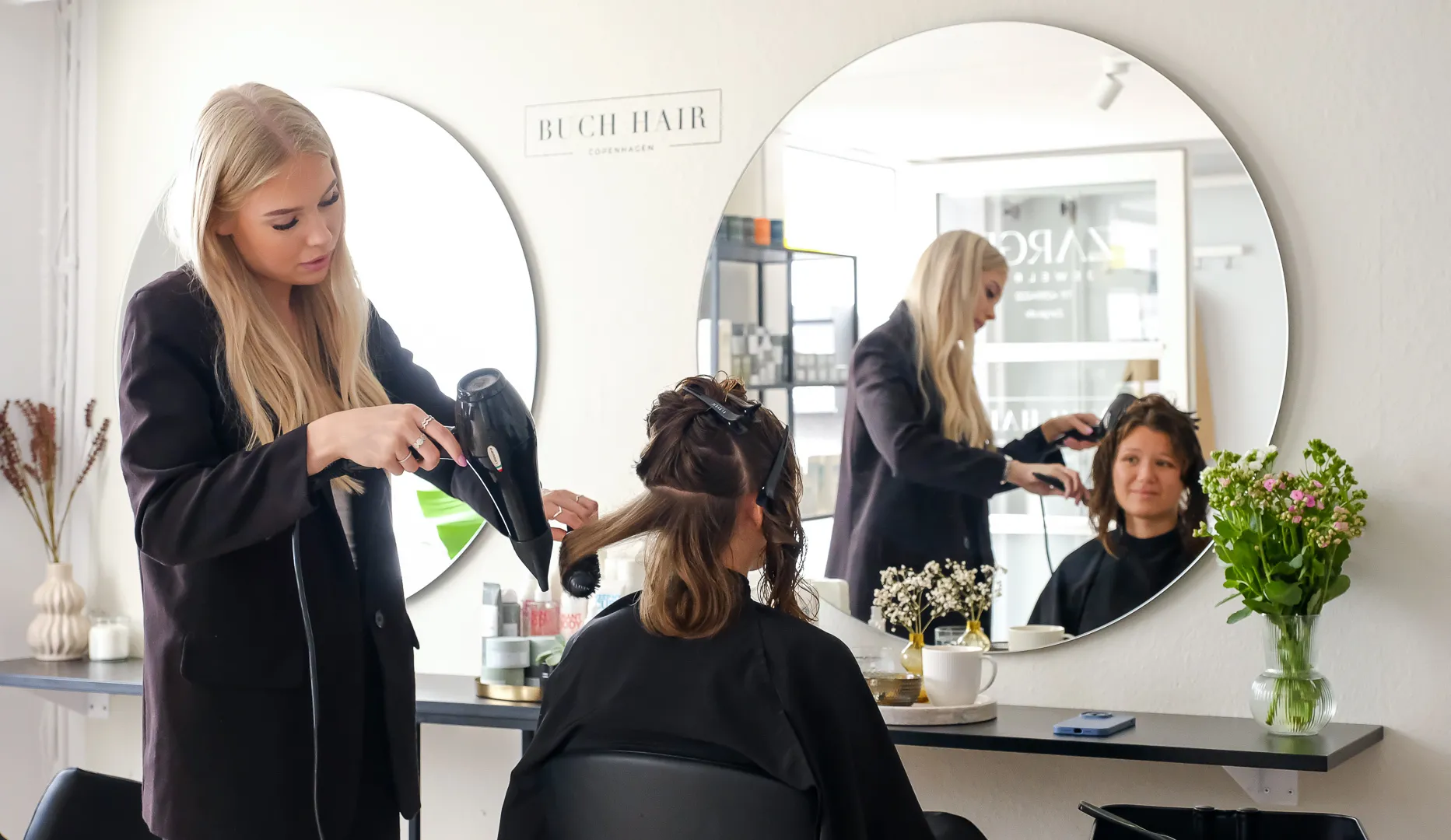 Buch Hair Studio salonen i Tureby